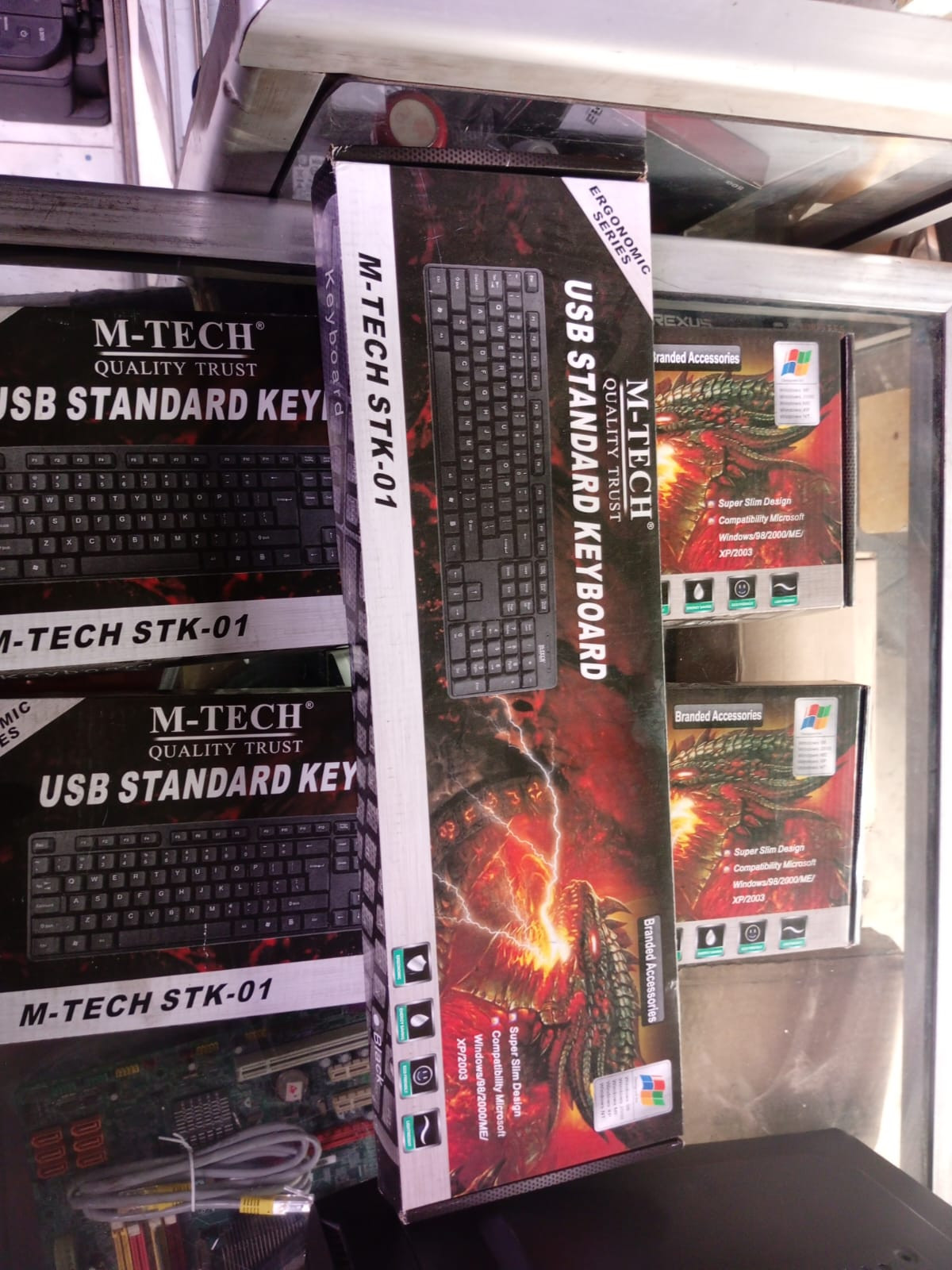 Gambar 1 Keyboard USB M-TECH STK-01 - Ergonomic Series, Desain Slim, Plug & Play