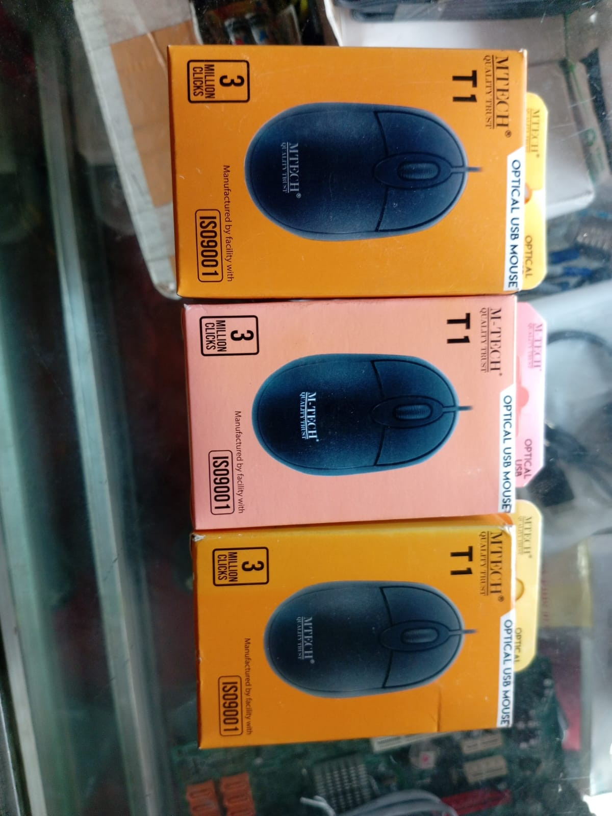 Gambar 2 MTECH T1 Optical USB Mouse – Desain Ergonomis & Tahan Lama